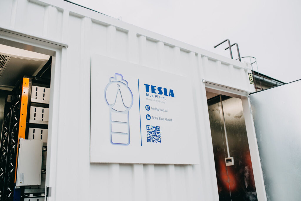 Battery storage Tesla blue planet installation Lučenec